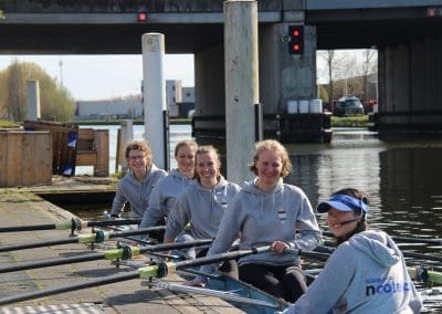 Nootella team roeit 100 km voor het goede doel